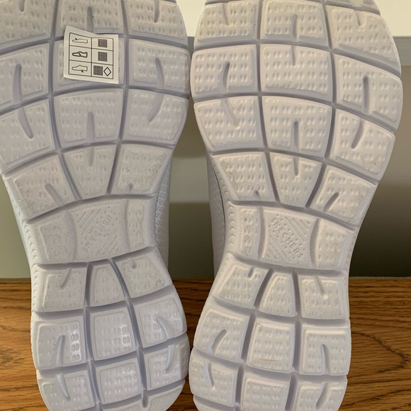 Skechers, gym shoes. - Picture 6 of 6